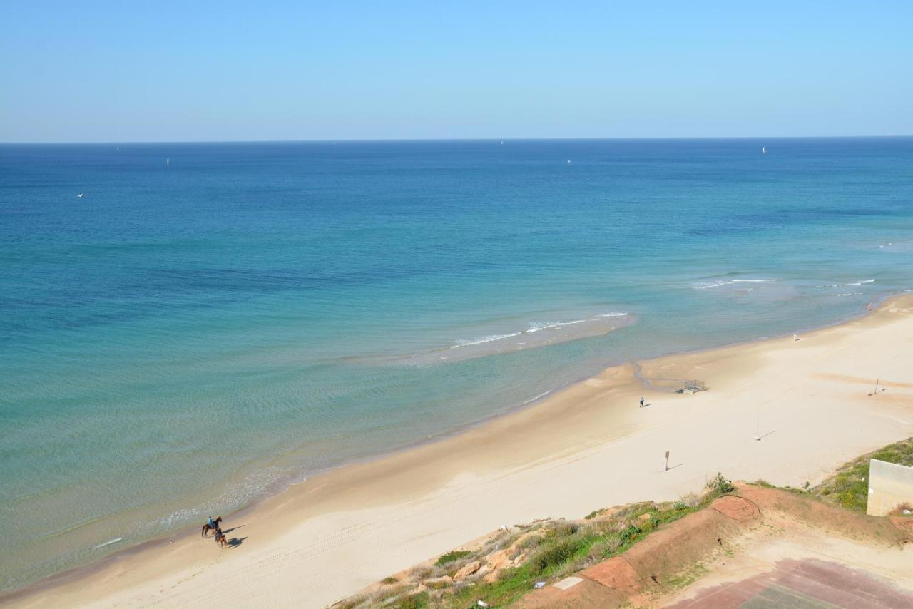 Lex Home In A Luxury Hotel Herzliya Exterior photo